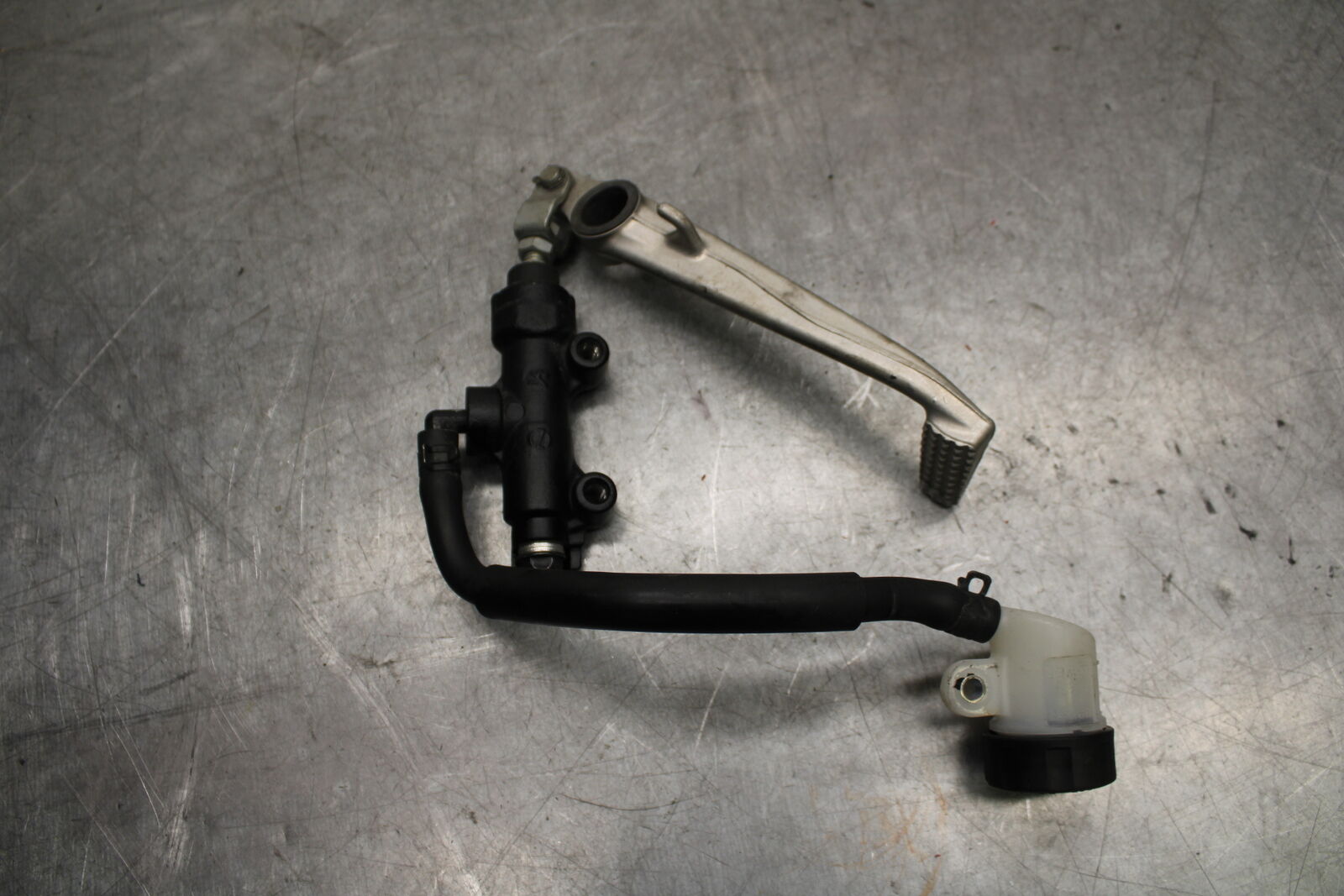 13-18 KAWASAKI NINJA ZX6R REAR BACK BRAKE MASTER CYLINDER W RESERVOIR BB666