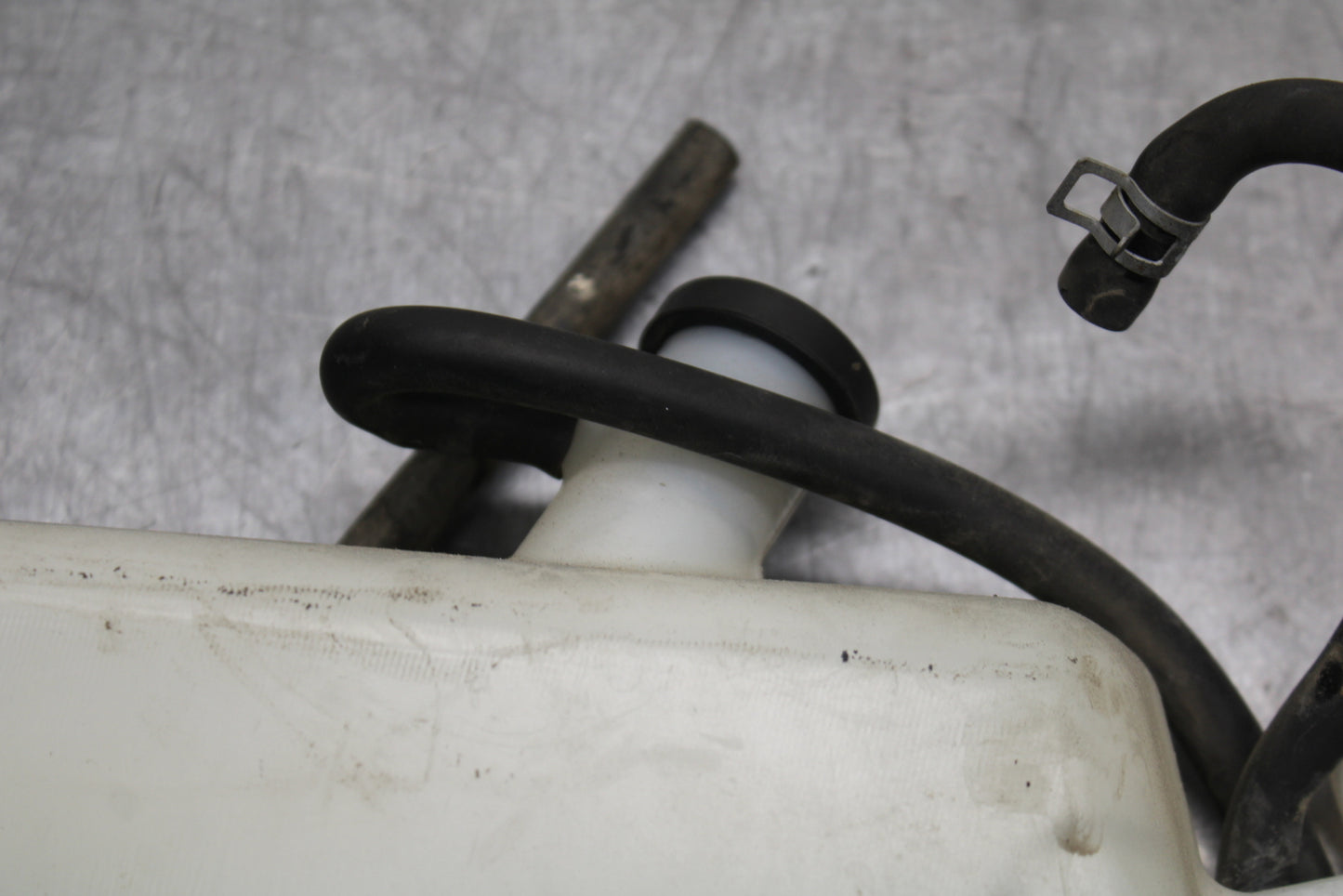08-10 SUZUKI GSXR 600 COOLANT WATER TANK RESERVOIR BOTTLE BB753