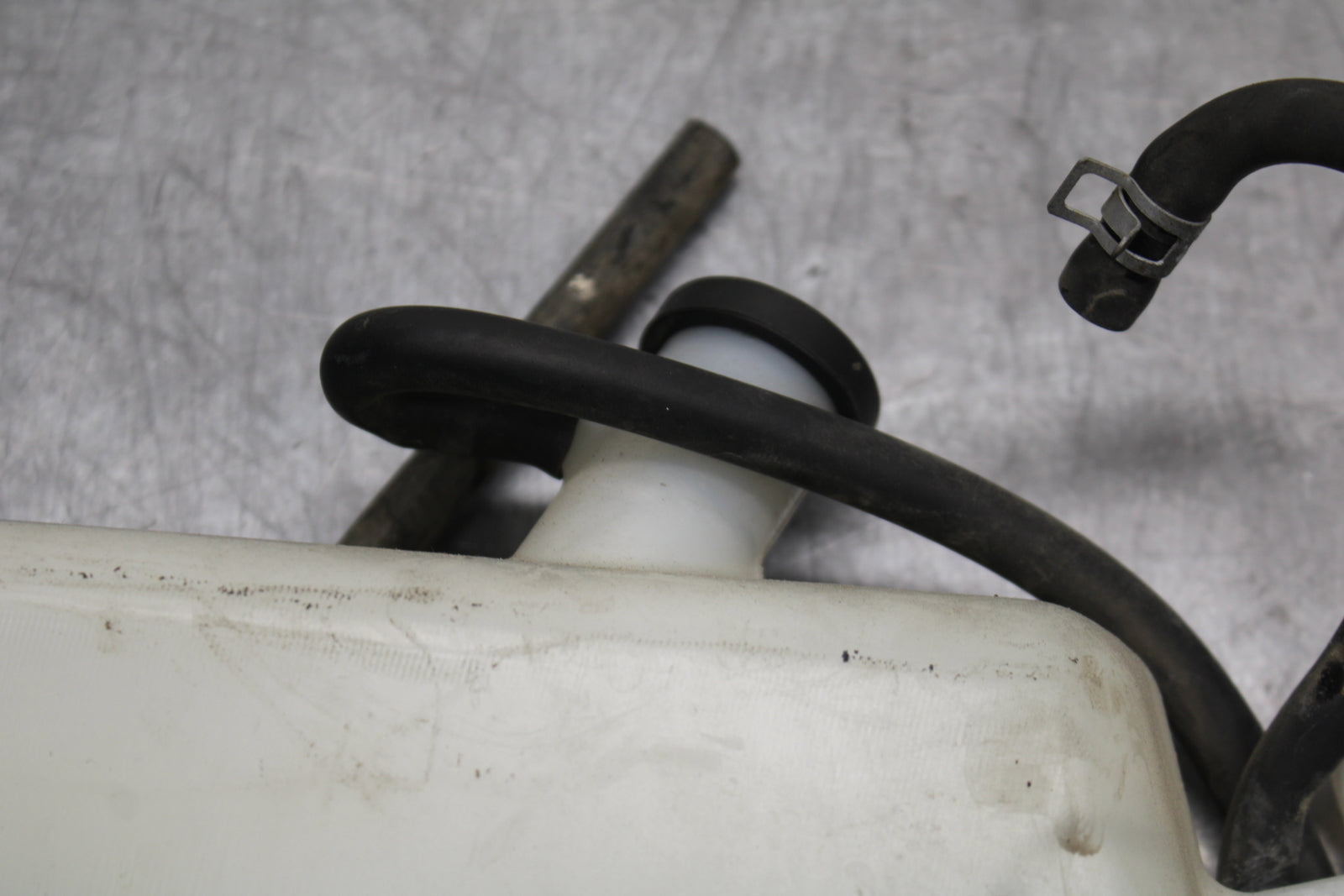 08-10 SUZUKI GSXR 600 COOLANT WATER TANK RESERVOIR BOTTLE BB753