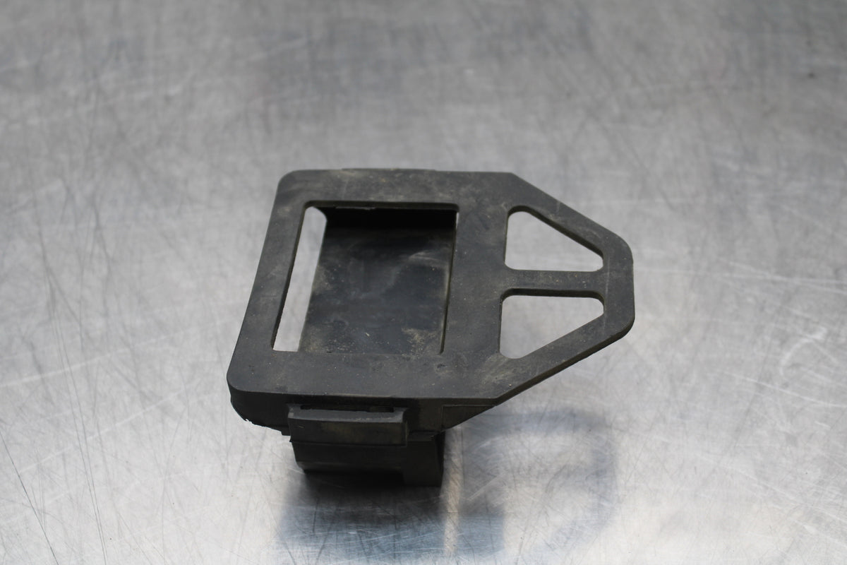 04-05 KAWASAKI NINJA ZX10R ECU ECM RELAY HOLDER BRACKET BB163