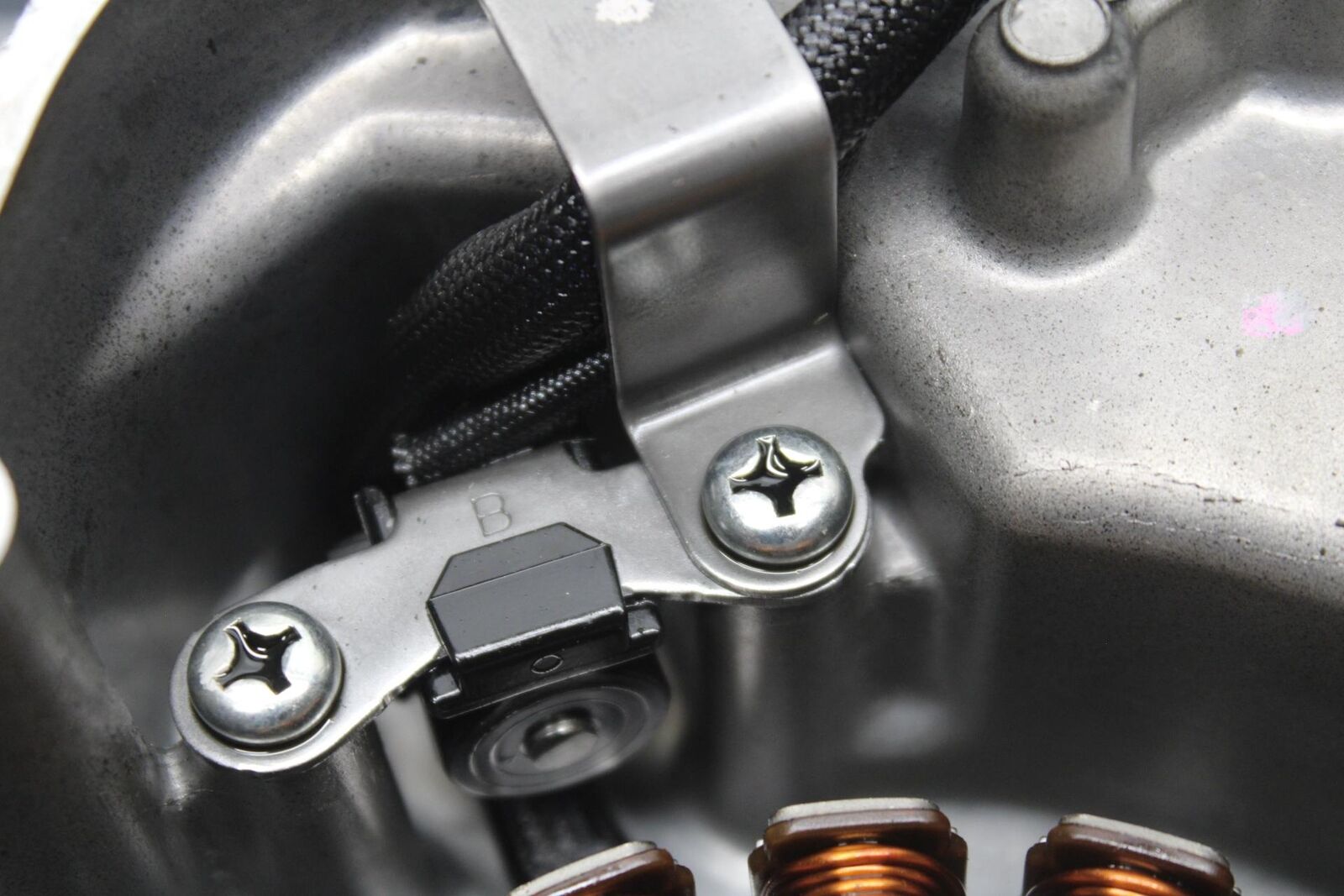 15-16 KAWASAKI EX300 STATOR GENERATOR ALTERNATOR MAGNETO BB635