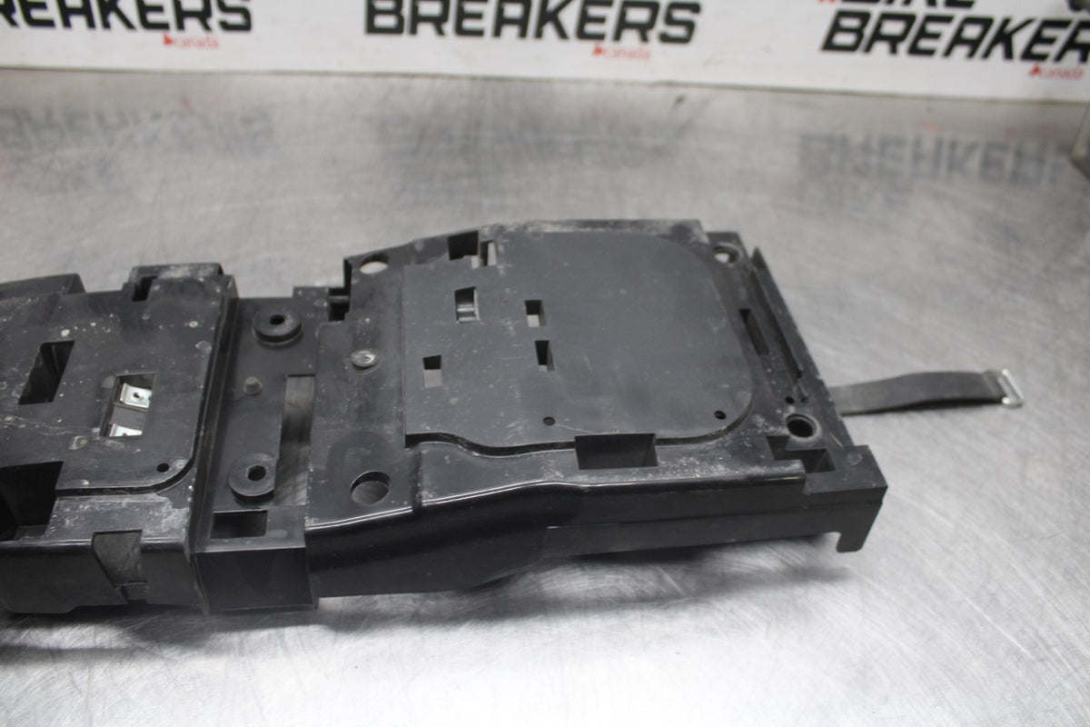 08-16 YAMAHA YZF R6 REAR BACK TAIL UNDERTAIL BATTERY TRAY PLASTIC BB929