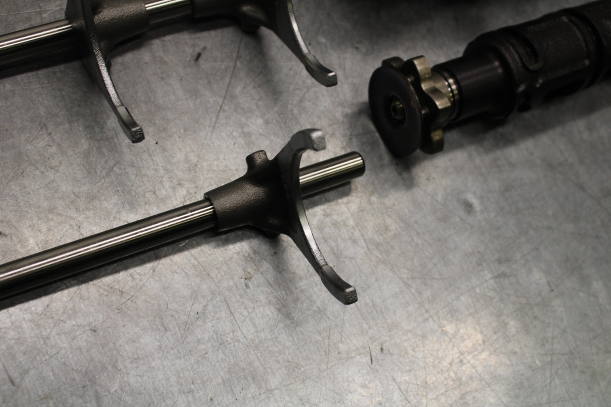 22-24 INDIAN CHIEF BOBBER DARK HORSE ENGINE TRANSMISSION TRANNY GEARS BB717