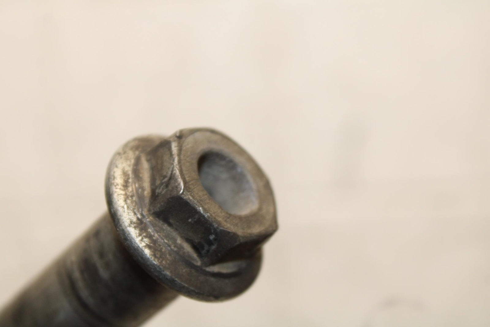 2006 Honda CBR600F4i REAR AXLE BACK WHEEL RIM PIVOT BOLT AXEL BB567