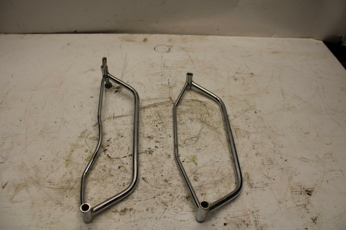 06 HONDA SHADOW 750 VT750C SADDLEBAG CASE MOUNTING BRACKET MOUNT BB352