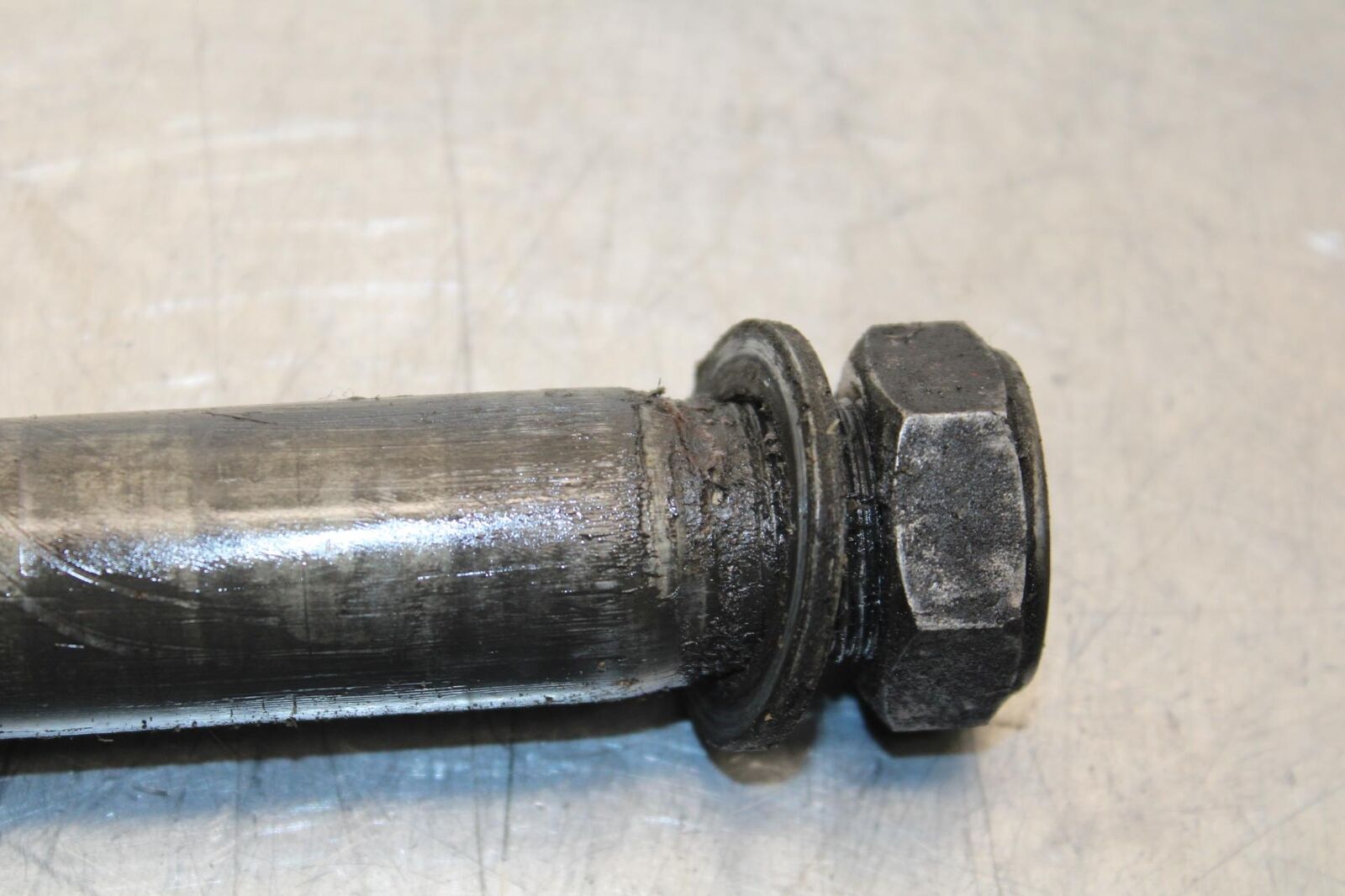 2007 Yamaha YZF R6 REAR AXLE BACK WHEEL RIM PIVOT BOLT 2C0-25381-10-00 BB590