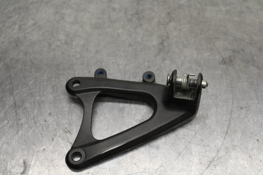09-14 YAMAHA YZF R1 LEFT REARSET REAR SET DRIVER FOOT PEG BRACKET MOUNT BB119