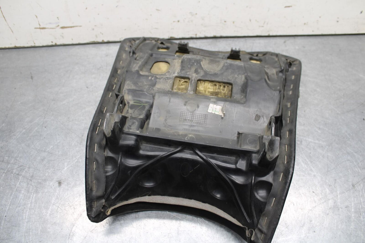 15-16 KAWASAKI EX300 FRONT DRIVERS SEAT PAD SADDLE PILLION BB635