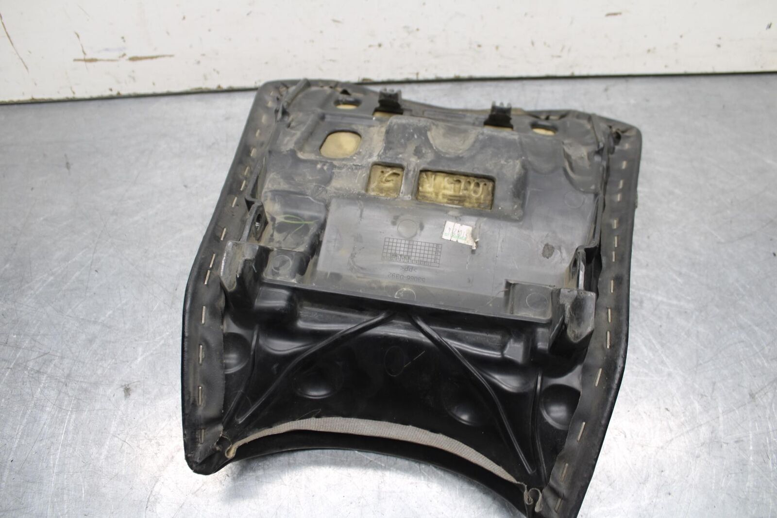 15-16 KAWASAKI EX300 FRONT DRIVERS SEAT PAD SADDLE PILLION BB635