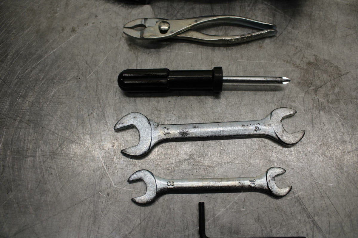 11-17 SUZUKI GSXR600 STOCK TOOLS OEM TOOL BAG KIT SET BB417