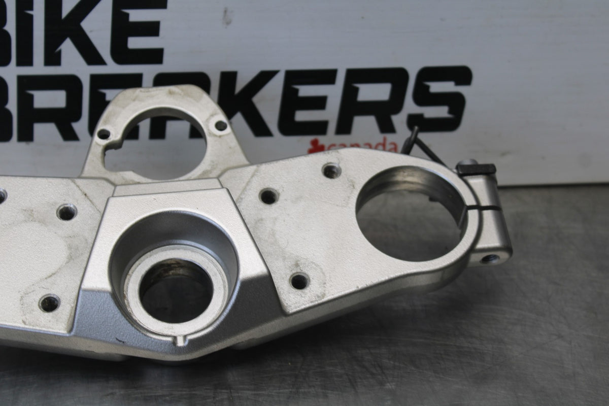 09 KAWASAKI CONCOURS 14 ZG1400B FORKS UPPER TRIPLE TREE CLAMP BB875