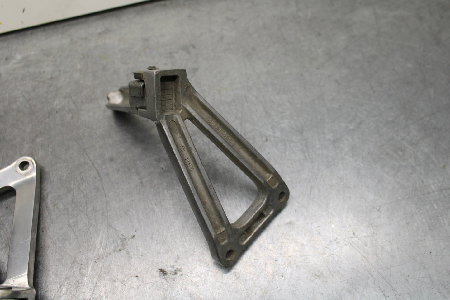 93-94 KAWASAKI NINJA ZX7R REAR BACK PASSENGER PEG SET PAIR BB122