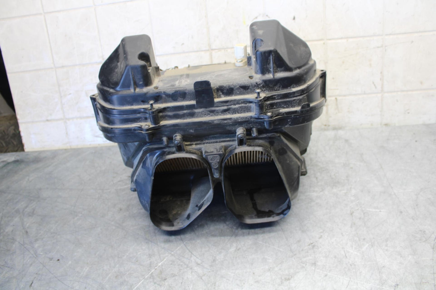 2007 Honda CBR600RR AIRBOX INTAKE FILTER BOX 17220-MFJ-D00 17240-MFJ-D00 BB536