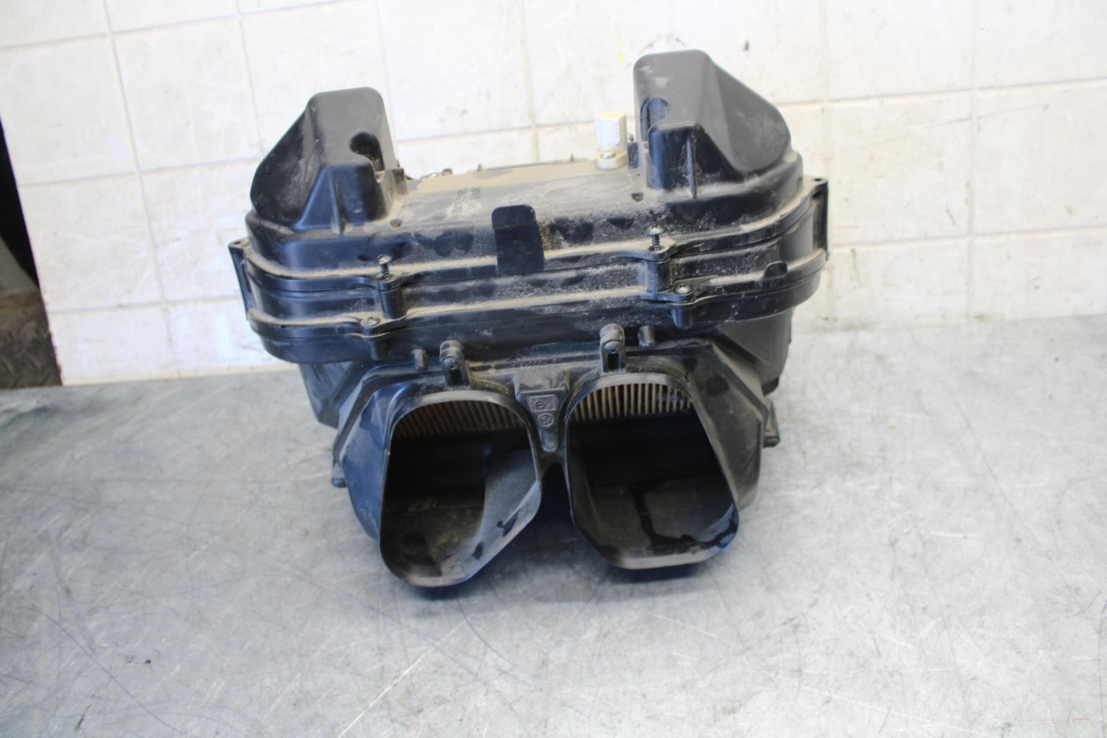 2007 Honda CBR600RR AIRBOX INTAKE FILTER BOX 17220-MFJ-D00 17240-MFJ-D00 BB536