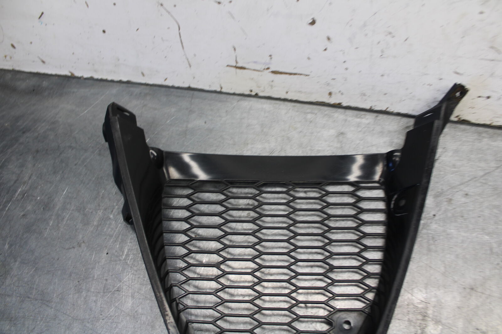 05-06 SUZUKI GSXR1000 FRONT LOWER INNER EXHAUST V FAIRING COWL GUARD  BB676