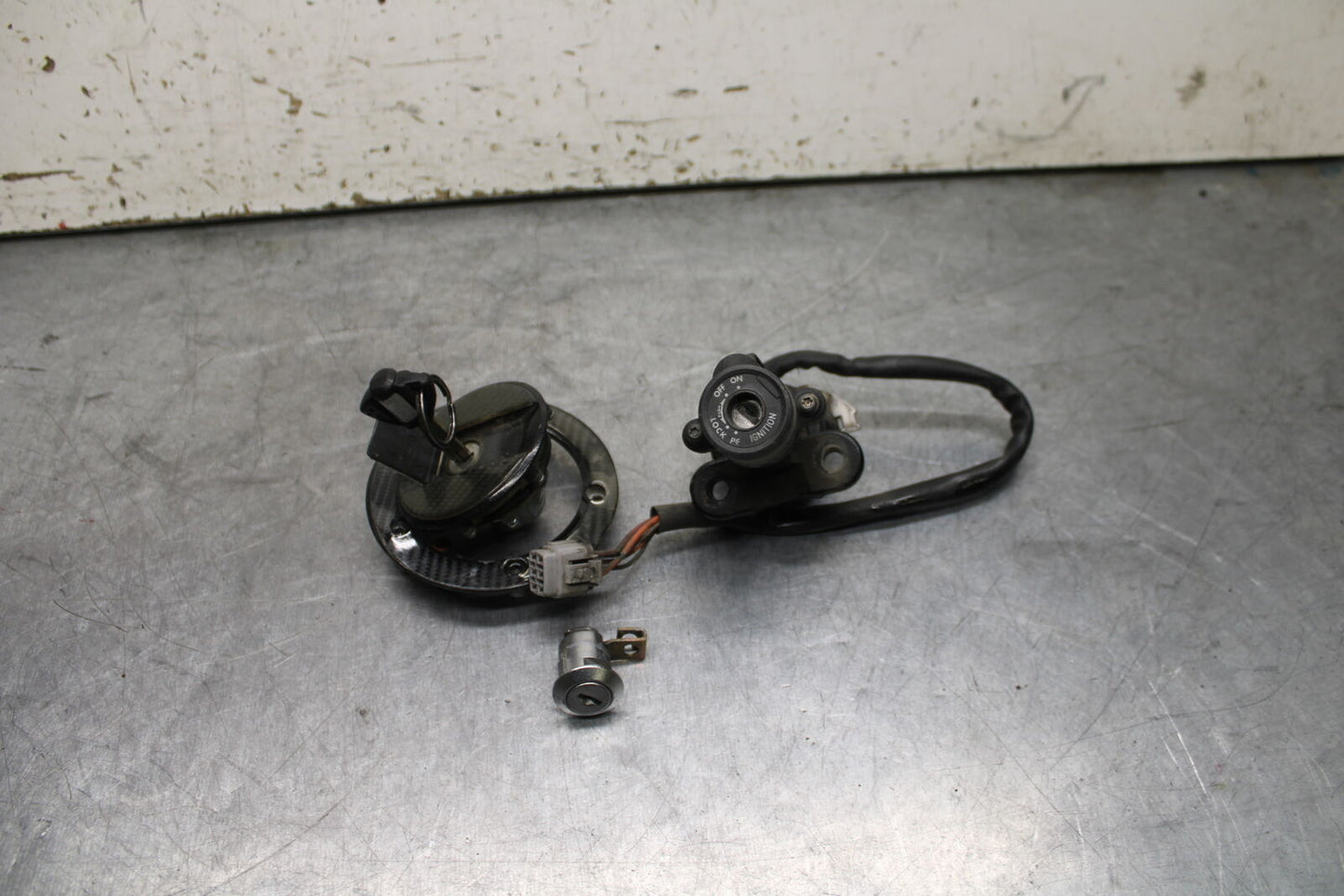 06-07 SUZUKI GSXR 600 IGNITION LOCK KEY SET W/ GAS CAP AND SEAT LOCK BB737