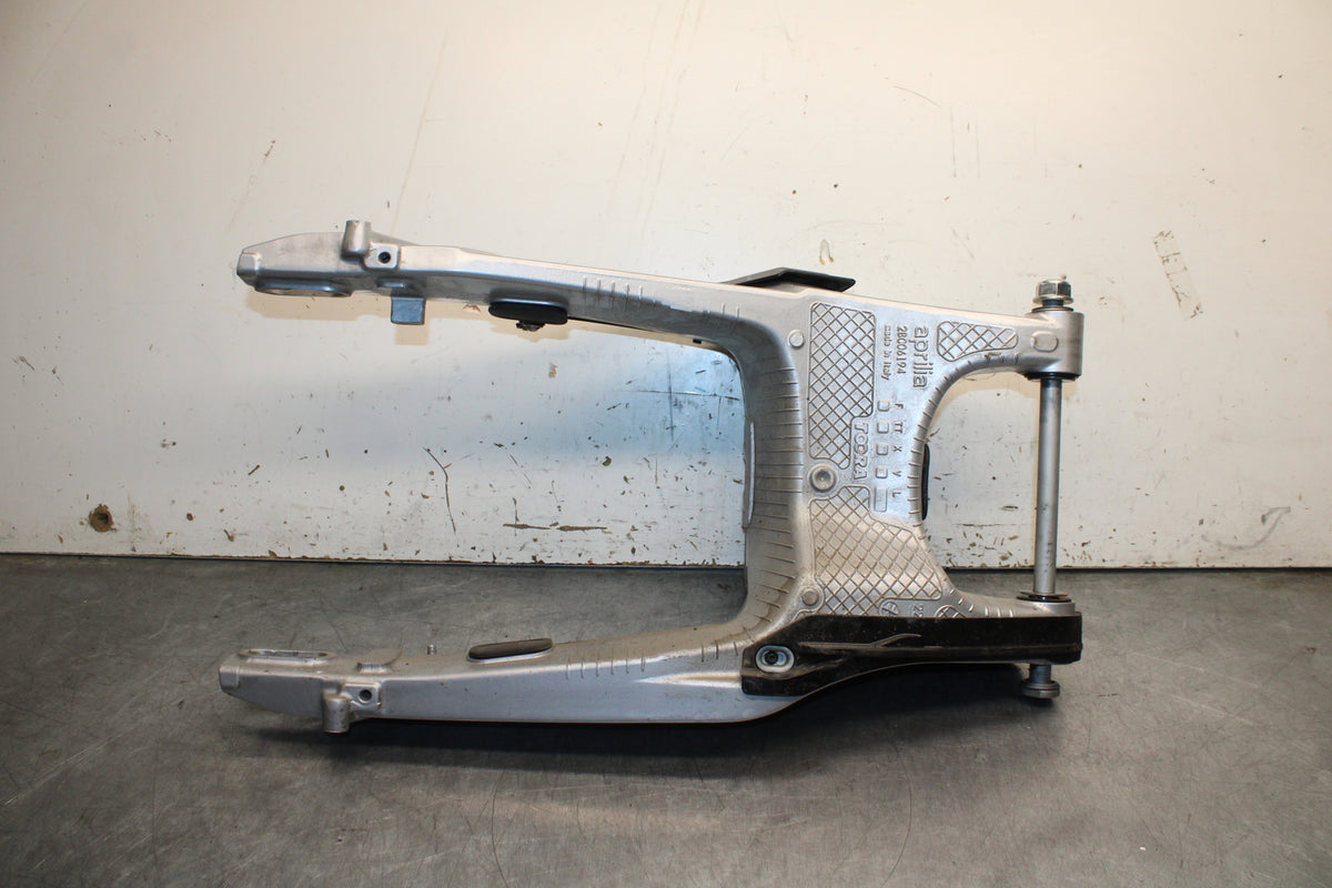 21-24 APRILIA TUONO 660 FACTORY REAR SWINGARM BACK SUSPENSION SWING ARM BB733