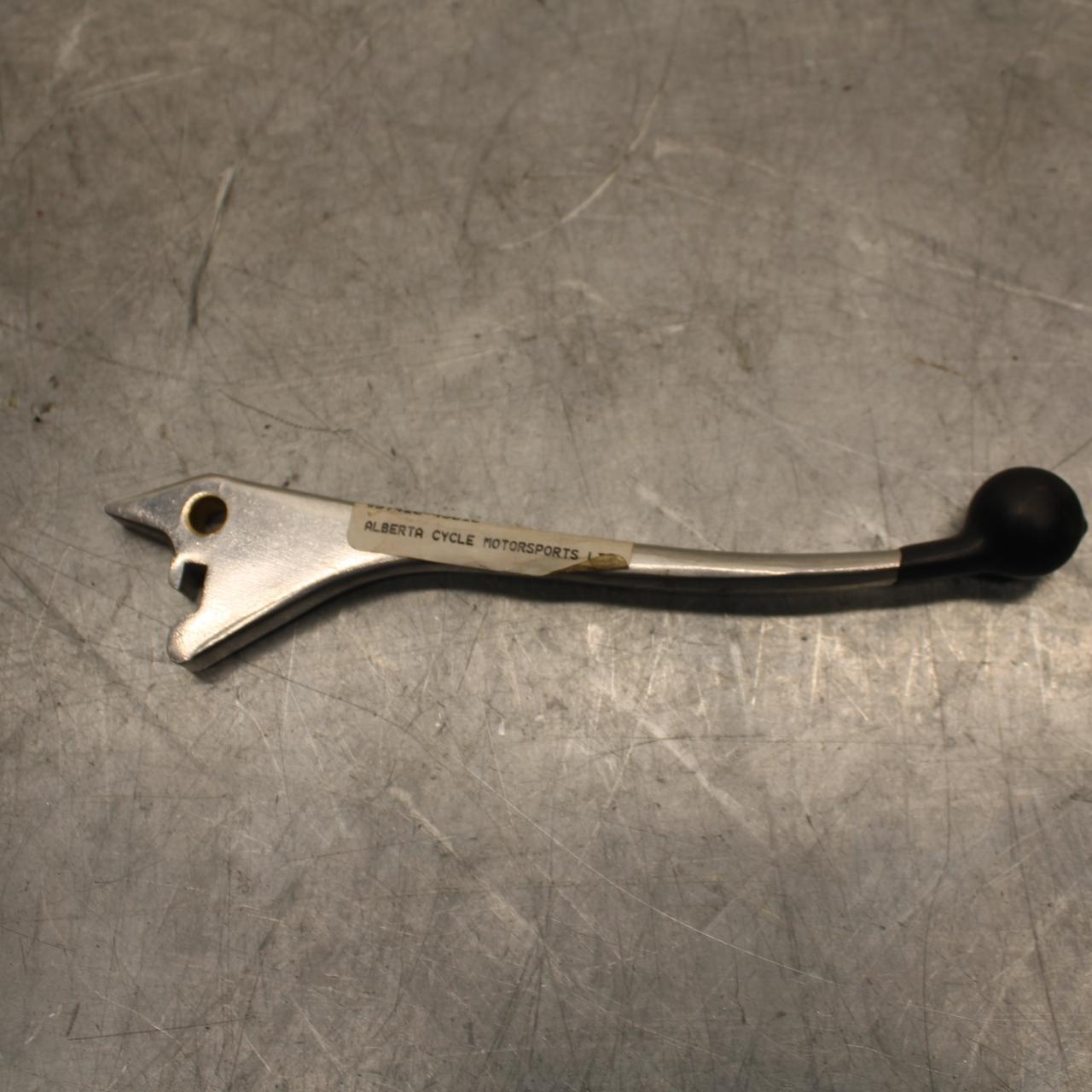 1975 Suzuki GT550 750 RIGHT CLIPON HANDLEBAR BRAKE LEVER 57420-45010 BB36