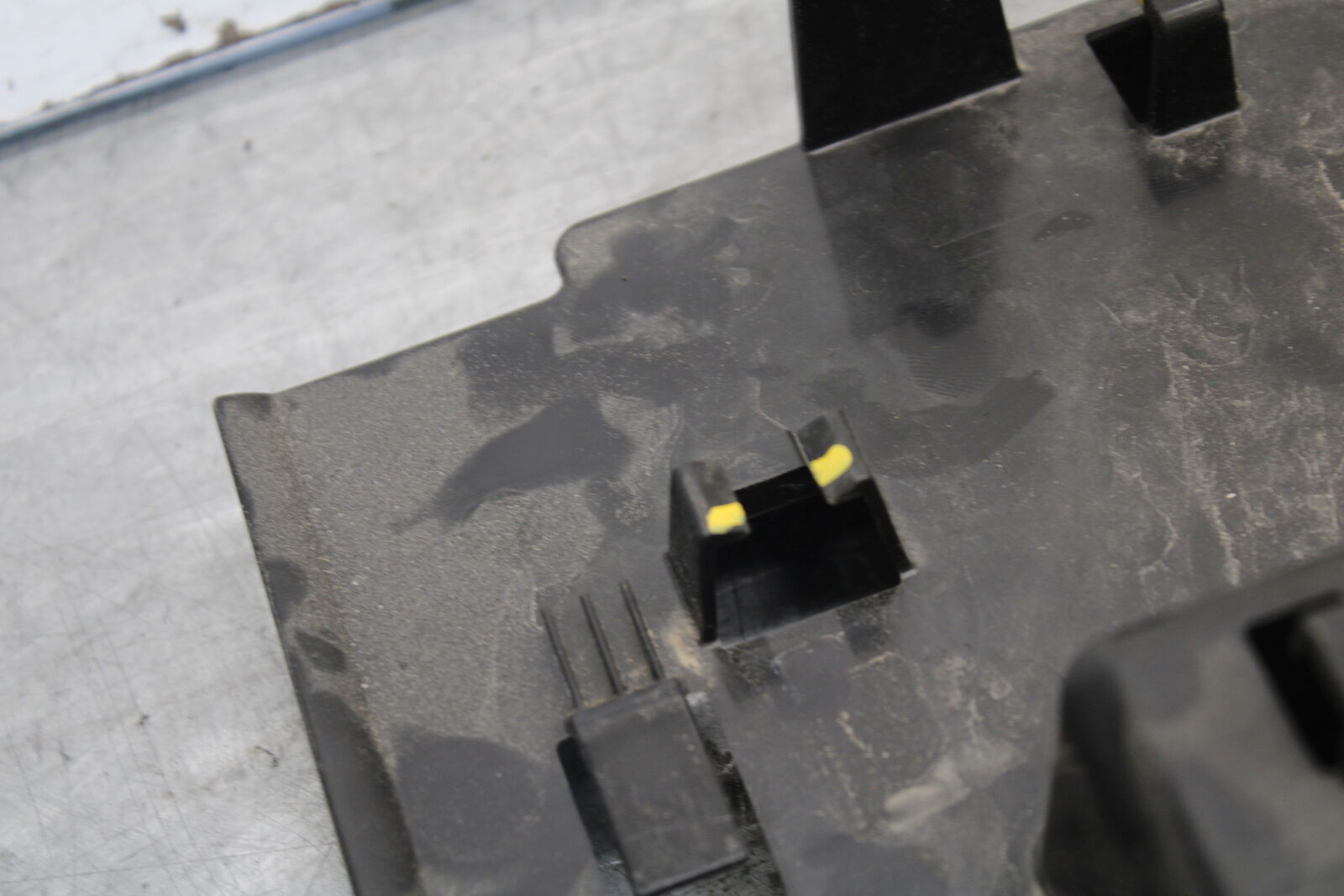 18-23 KAWASAKI NINJA 400 REAR BACK TAIL UNDERTAIL BATTERY TRAY PLASTIC BB660