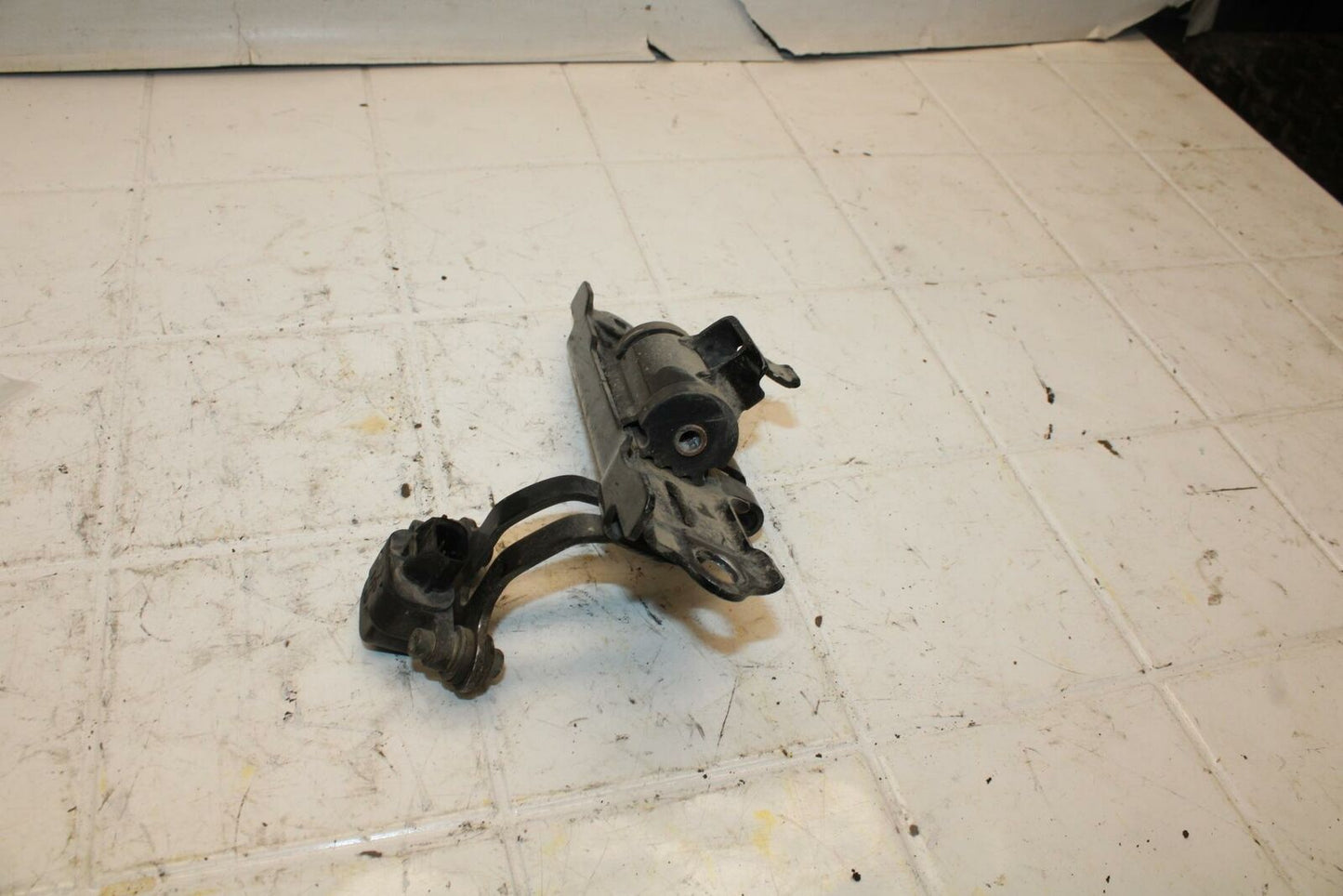 04-05 KAWASAKI NINJA ZX10R GAS TANK FUEL CELL PETROL RESERVOIR MOUNT BB398