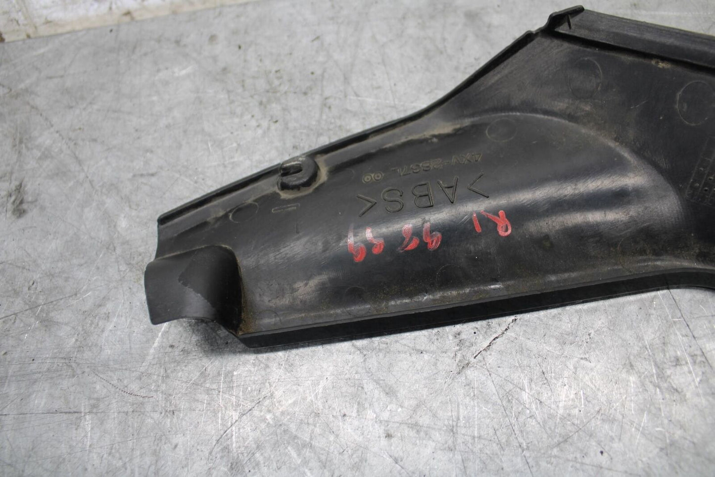 1999 Yamaha YZF R1 LEFT FRONT DUCT COVER PANEL COWL BB50