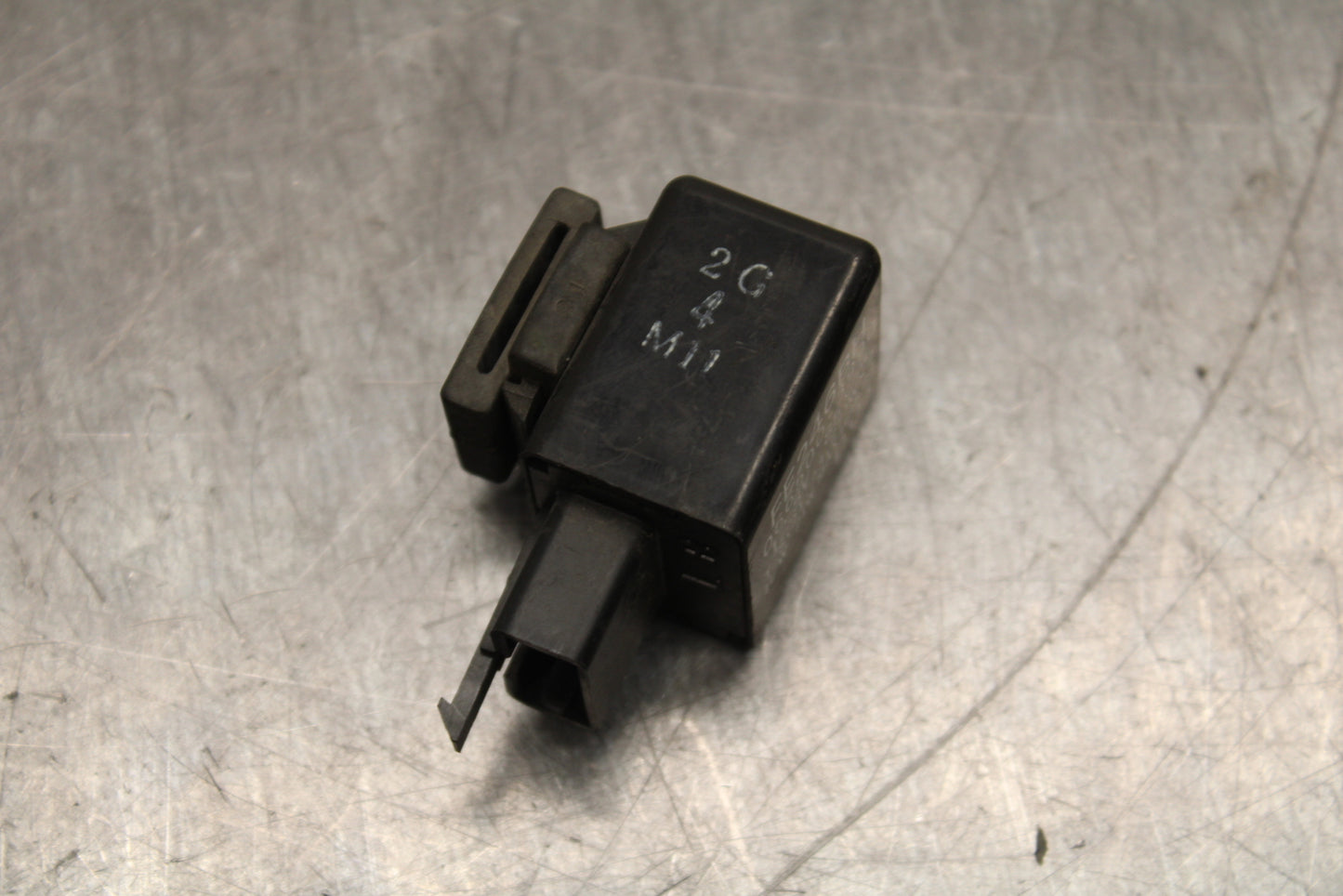 03-05 YAMAHA YZF R6  TURN SIGNAL BLINKER RELAY FLASHER SWITCH BB132