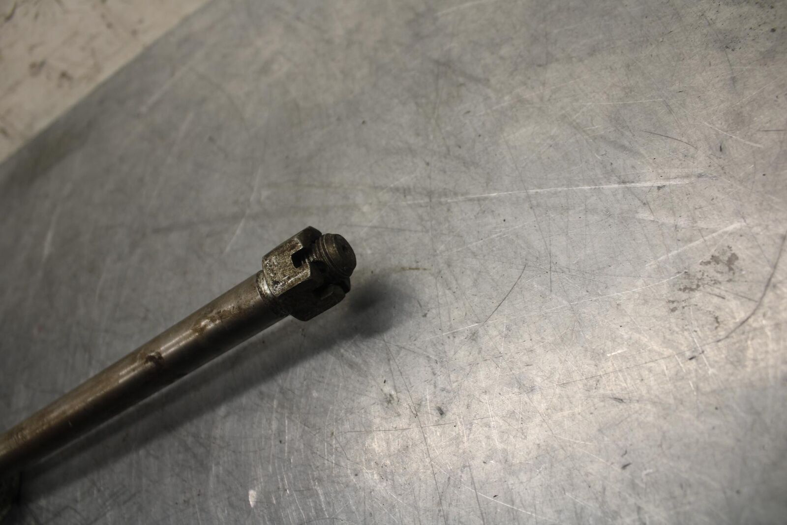 1981 Suzuki GS850G REAR AXLE BACK WHEEL RIM PIVOT BOLT AXEL BB37