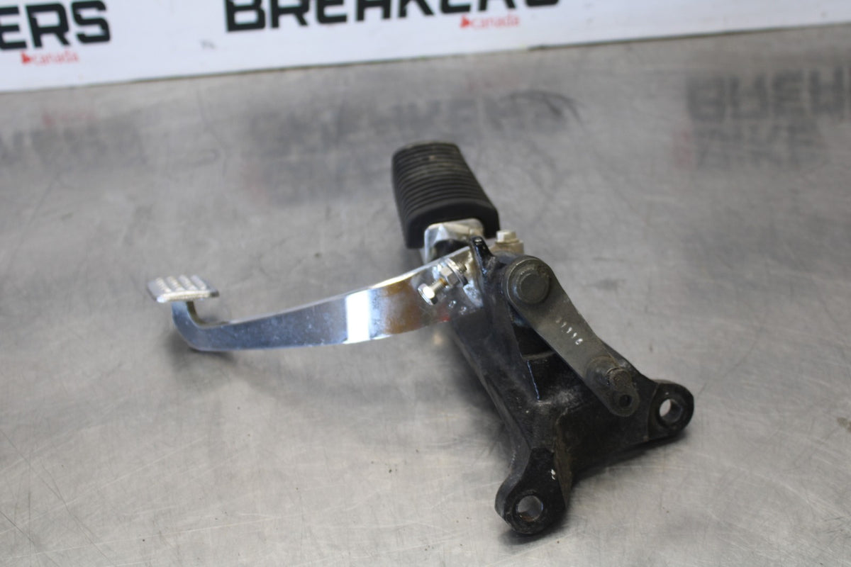 07 SUZUKI BOULEVARD M50 RIGHT FRONT FOOT REST PEG STEP BRAKE BB897