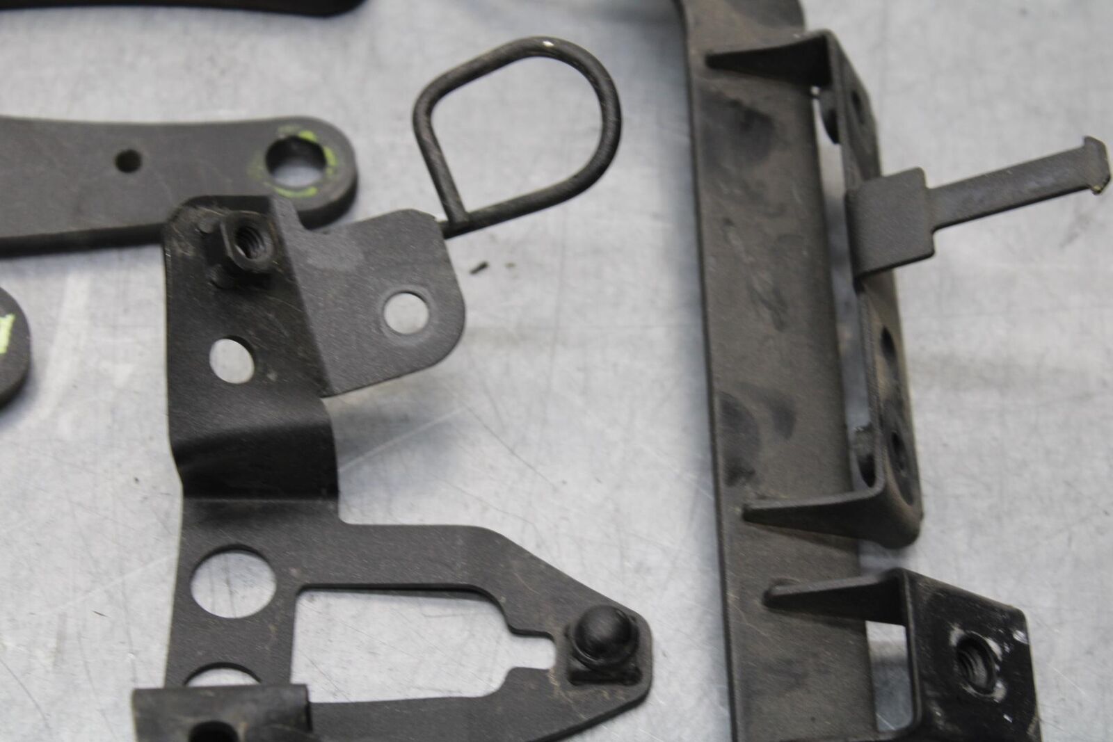 20 KAWASAKI Z400 ER400 ABS ENGINE MOUNT MOTOR BRACKET BB586