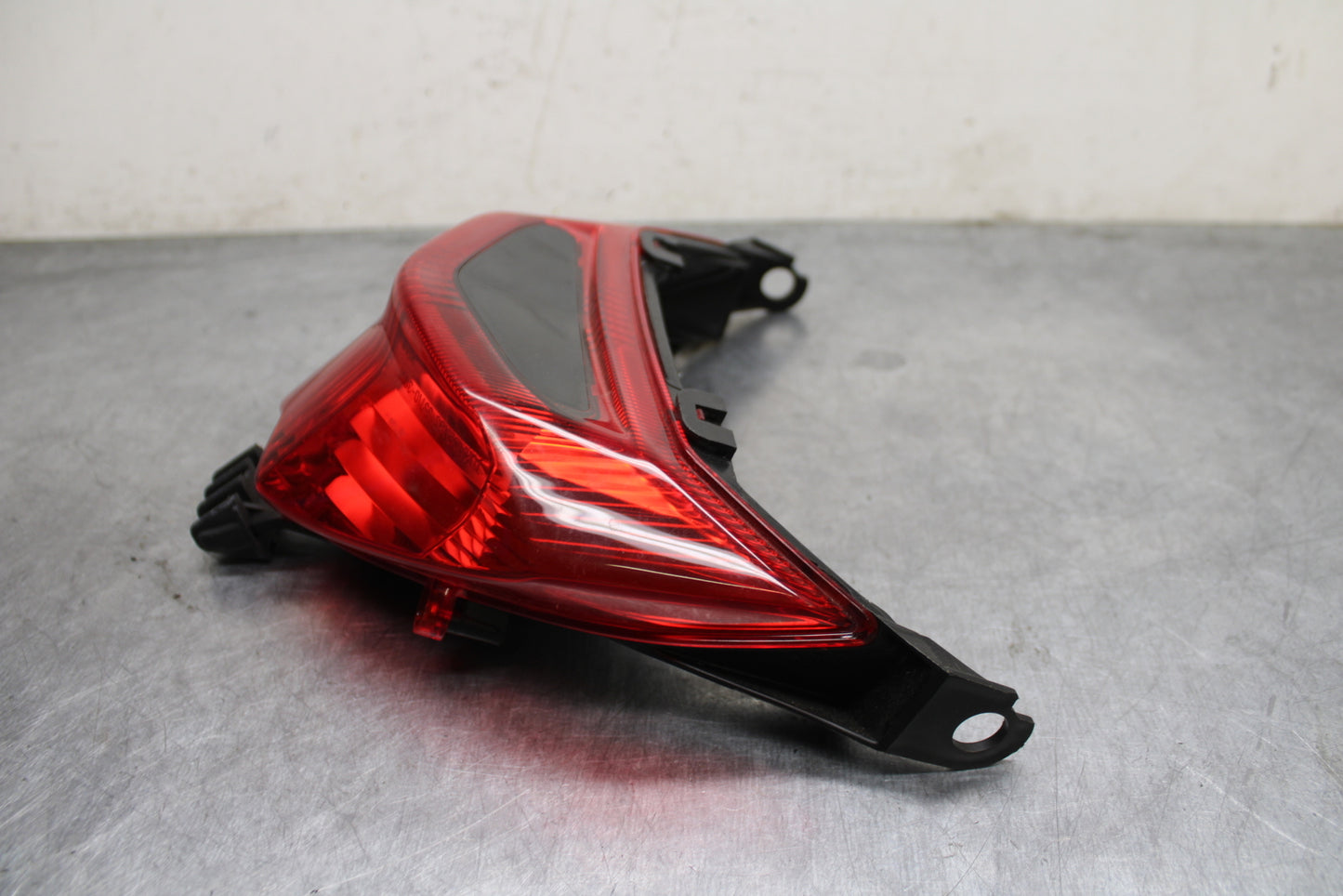 13-16 SUZUKI BANDIT 1250S ABS REAR TAIL TAILLIGHT BACK BRAKE LIGHT BB134