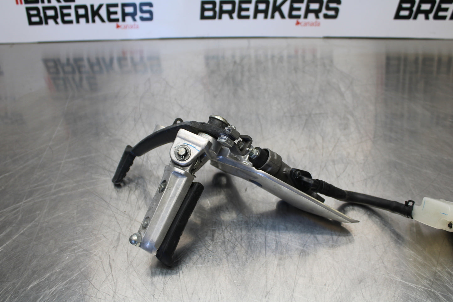 15-16 HONDA CB300F RIGHT REARSET REAR SET DRIVER FOOT PEG REST STOP BB150