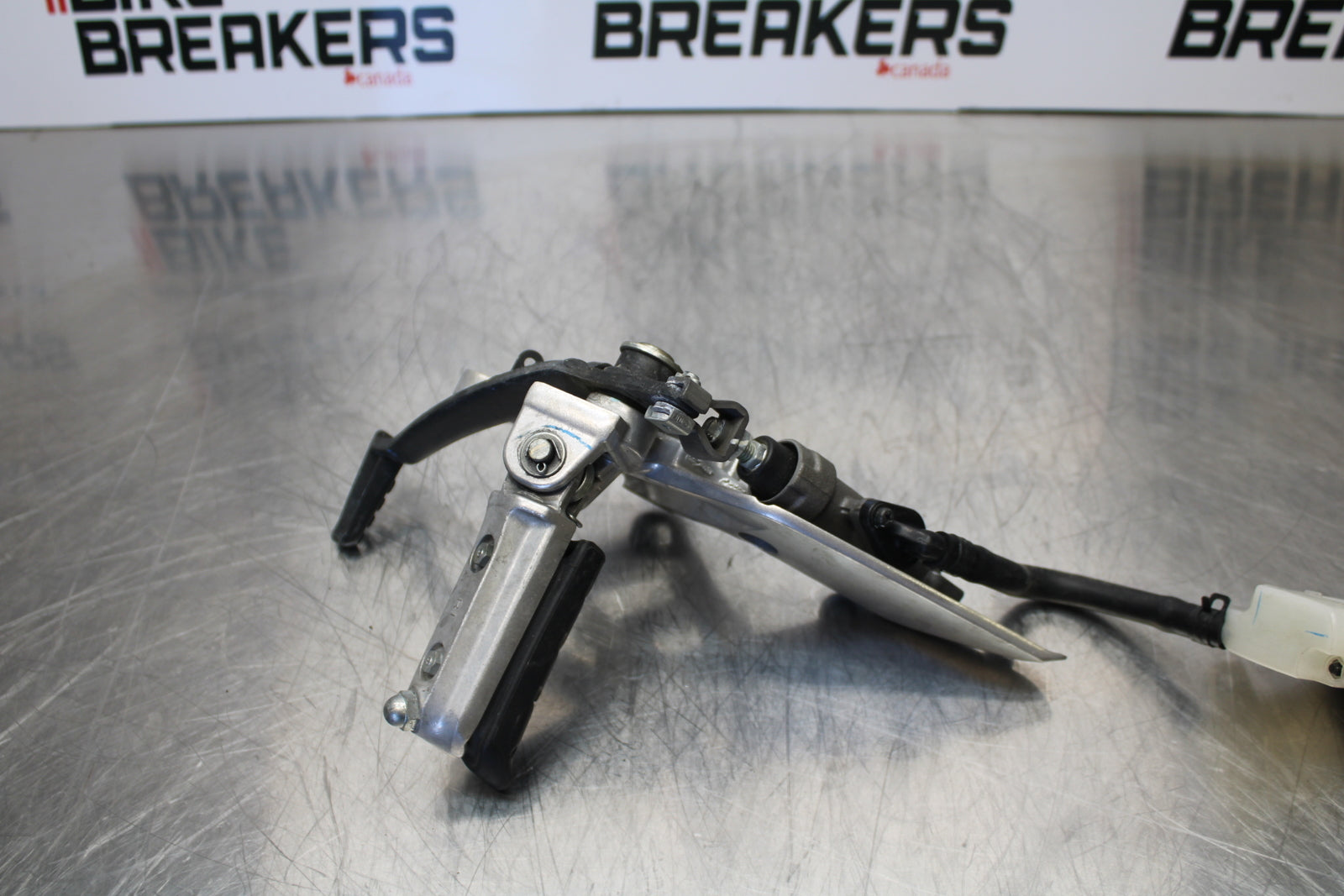 15-16 HONDA CB300F RIGHT REARSET REAR SET DRIVER FOOT PEG REST STOP BB150