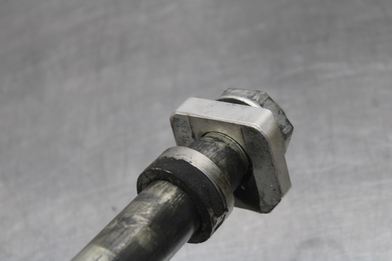 08-10 SUZUKI GSXR 600 REAR AXLE BACK WHEEL RIM PIVOT BOLT AXEL BB202