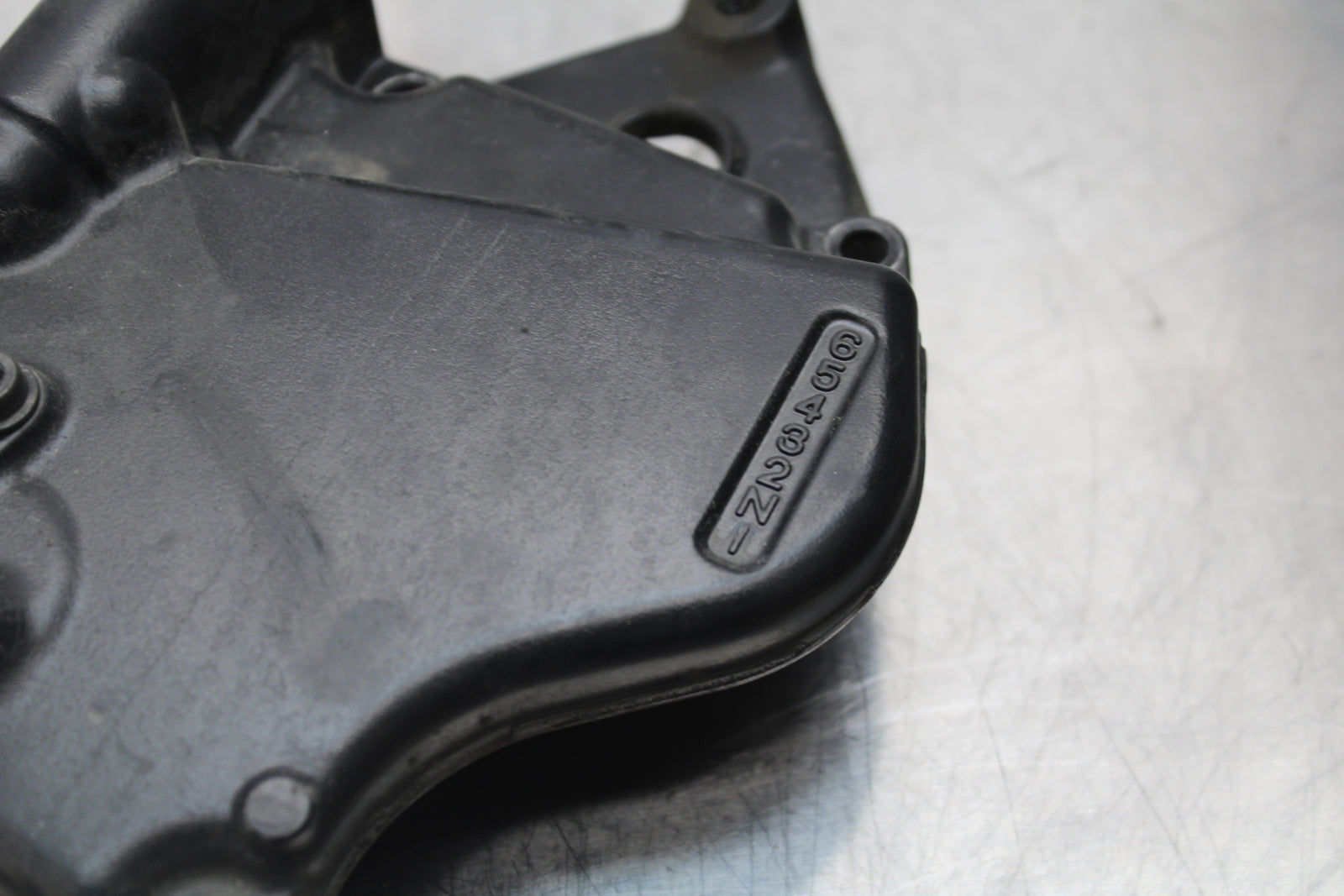 11 SUZUKI GSXR1000 ENGINE SPROCKET COVER BB142
