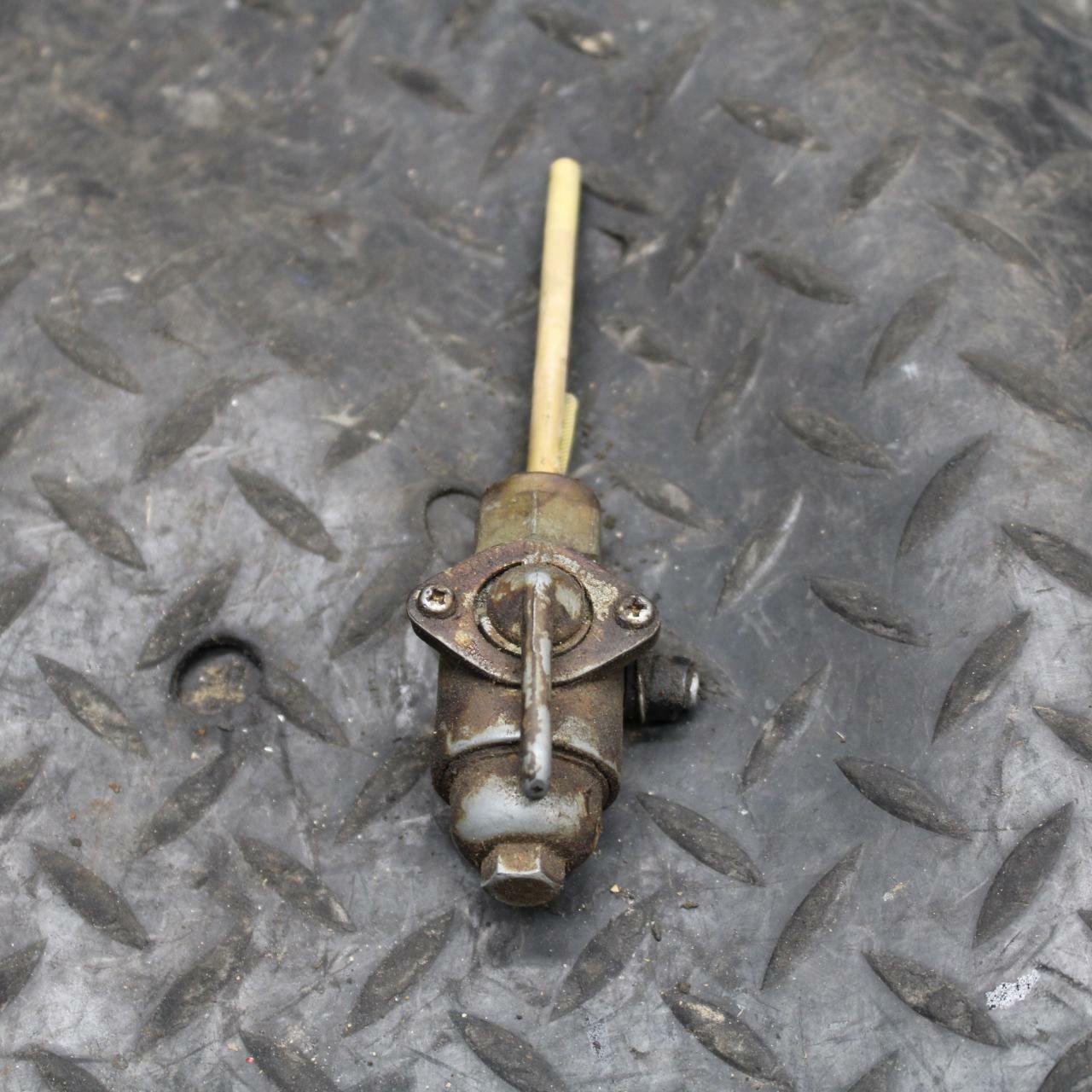 71 YAMAHA L5 GAS TANK FUEL COCK PETCOCK SHUT OFF VALVE BB230