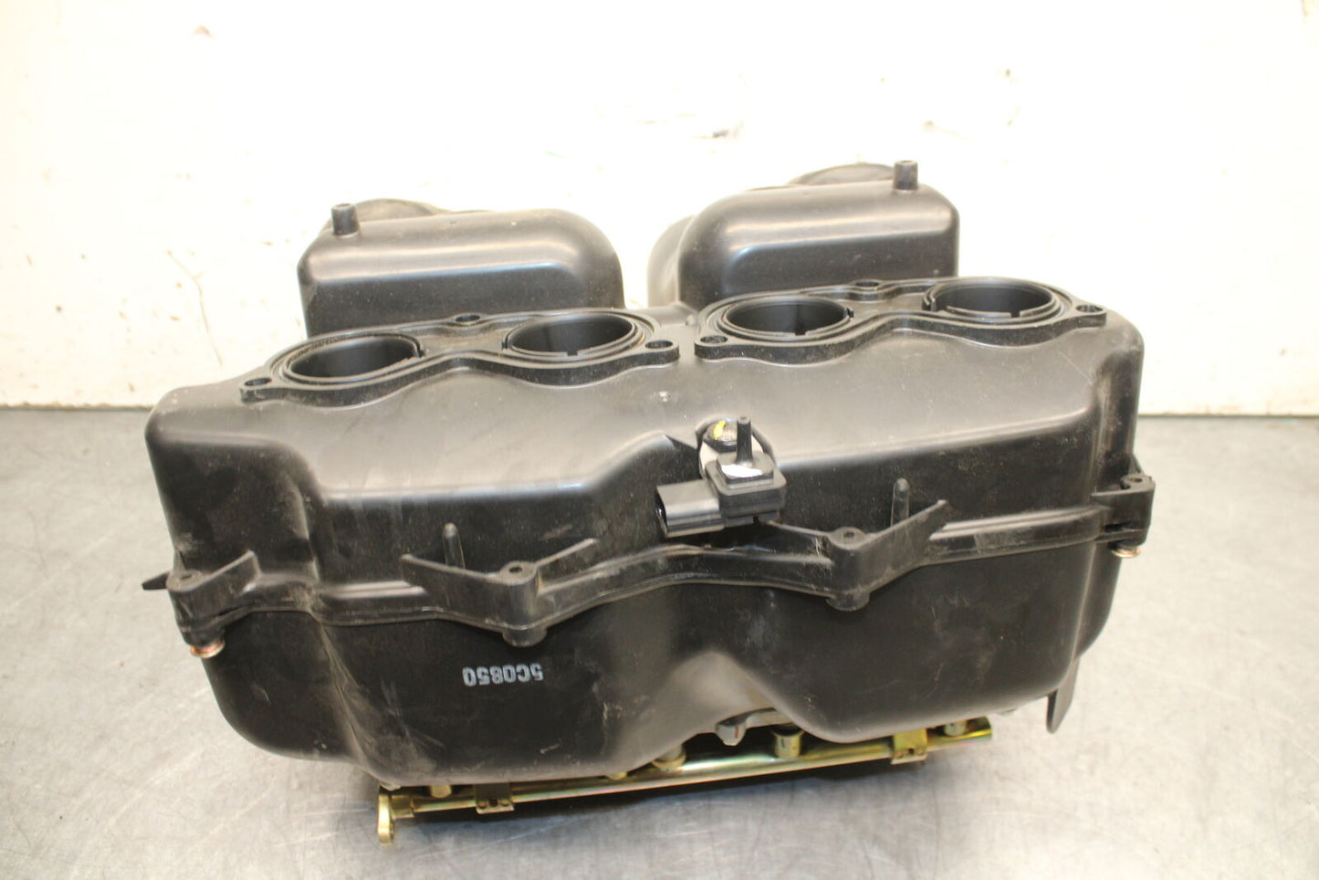 05-06 HONDA CBR600RR AIRBOX AIR INTAKE FILTER BOX W TOP RAIL INJECTORS BB727