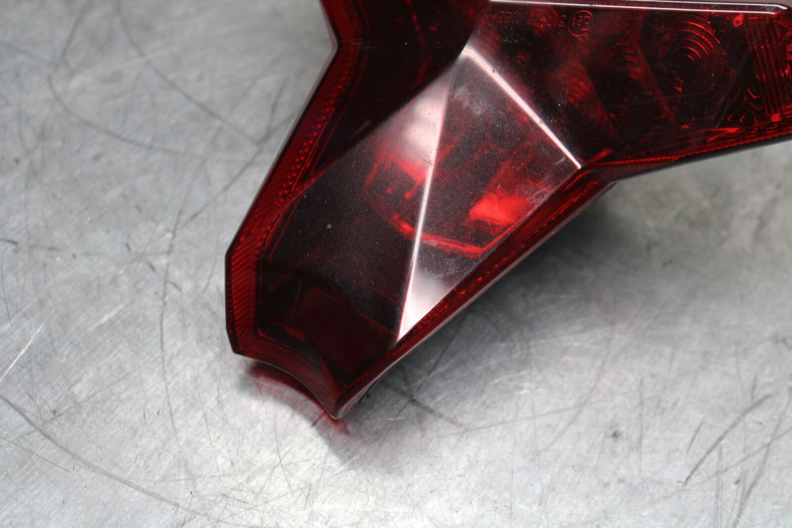 19-22 KAWASAKI Z400 REAR TAIL TAILLIGHT BACK BRAKE LIGHT BB738