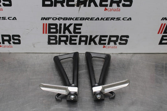 08-16 YAMAHA YZF R6 REAR BACK PASSENGER PEG SET PAIR BB856