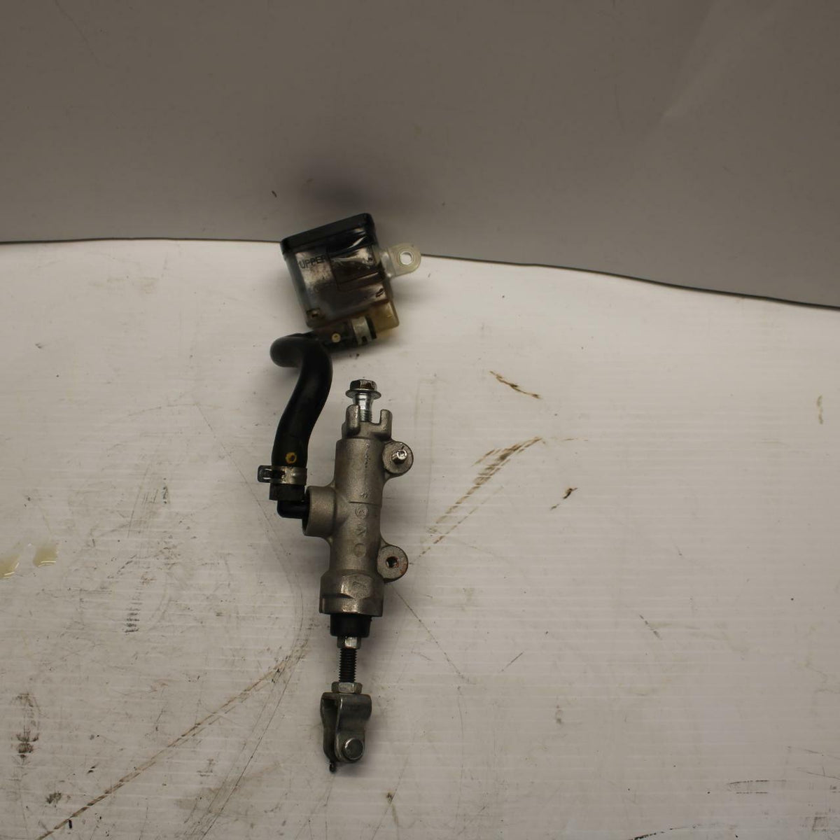 08-09 SUZUKI GSXR600 REAR  BRAKE MASTER CYLINDER W RESERVOIR 69600-01H20 BB250