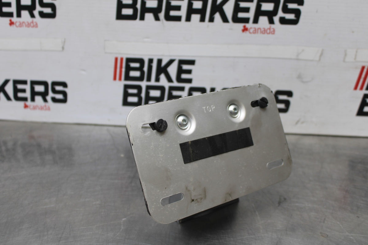 05-09 SUZUKI BOULEVARD C90 LICENSE PLATE BRACKET MOUNT BB918