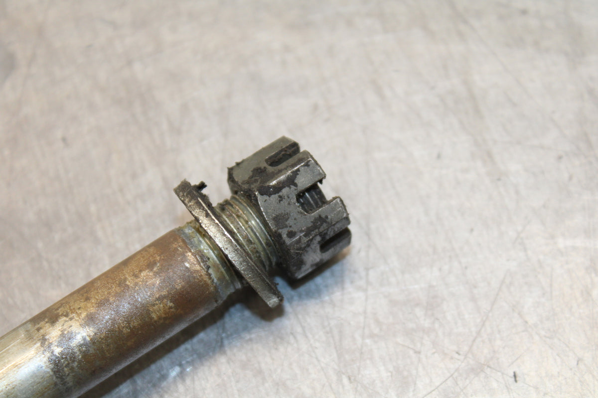 04 SUZUKI INTRUDER 800 REAR AXLE BACK WHEEL RIM PIVOT BOLT AXEL BB758