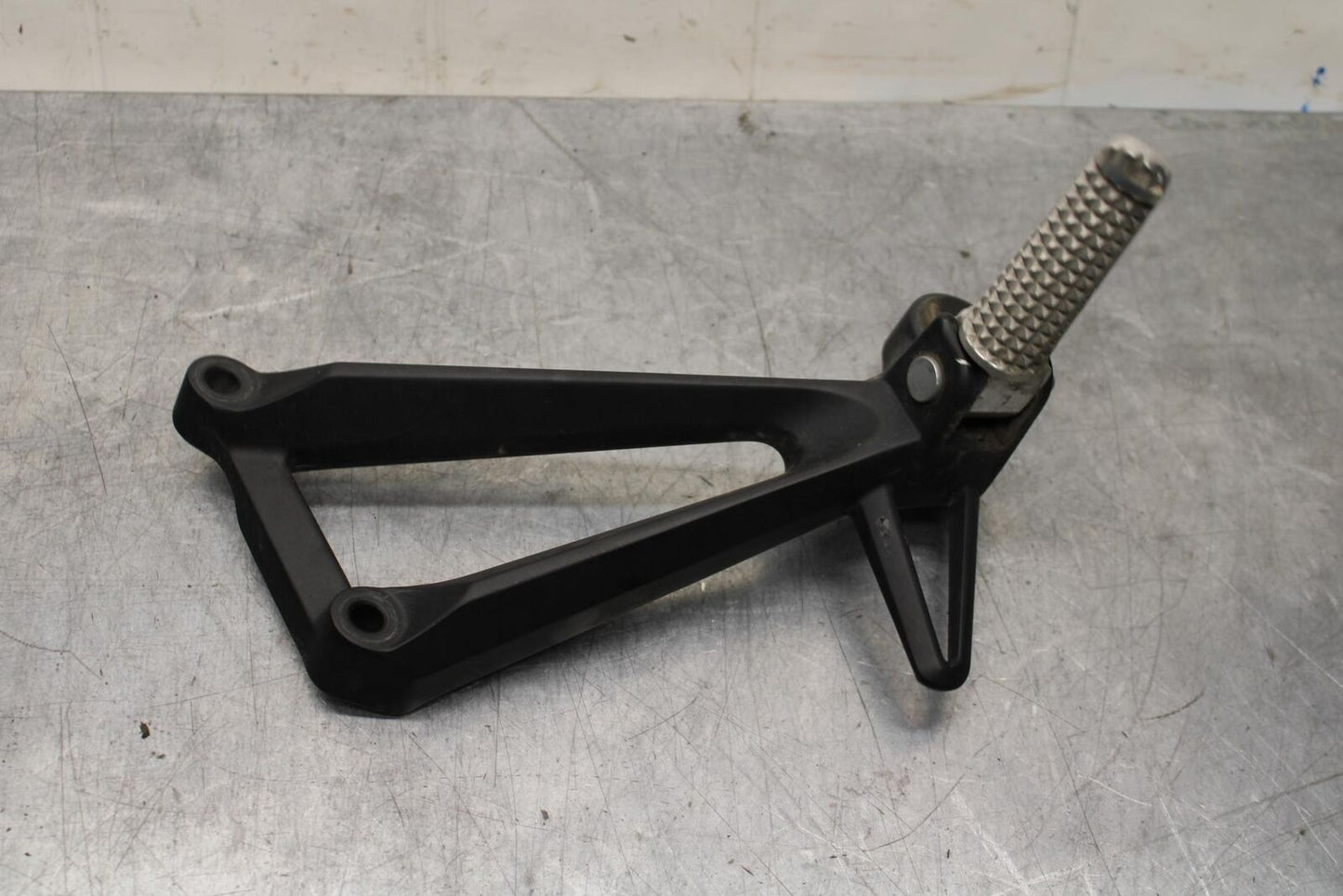 19-21 YAMAHA YZF R3 REAR FOOT RESTS PEGS STEPS SET PAIR BB588