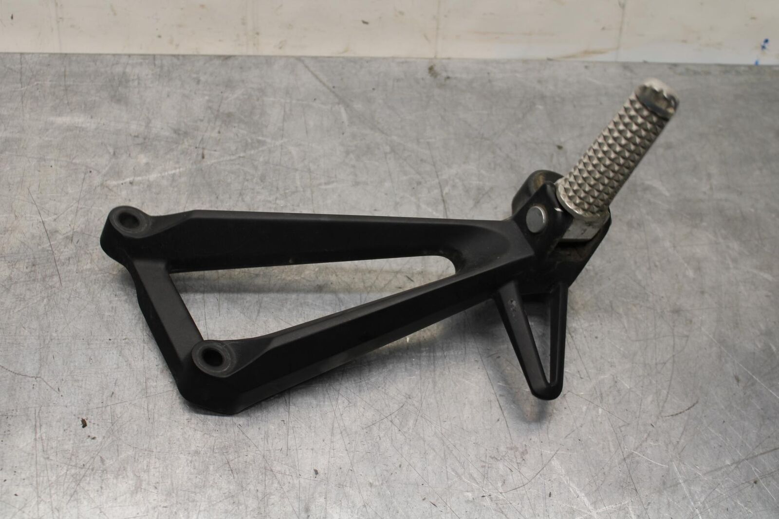 19-21 YAMAHA YZF R3 REAR FOOT RESTS PEGS STEPS SET PAIR BB588