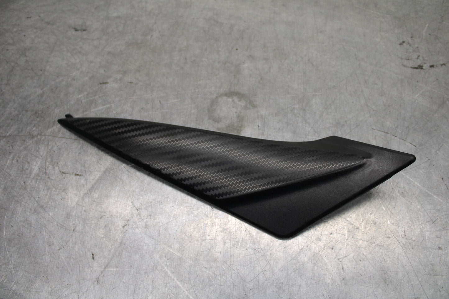 11-24 SUZUKI GSXR750 LEFT GAS TANK FUEL PANEL COVER TRIM COWL  44180-14J00 BB714