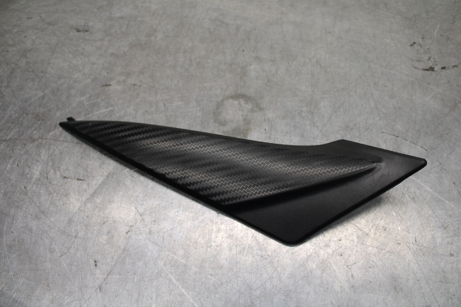 11-24 SUZUKI GSXR750 LEFT GAS TANK FUEL PANEL COVER TRIM COWL  44180-14J00 BB714