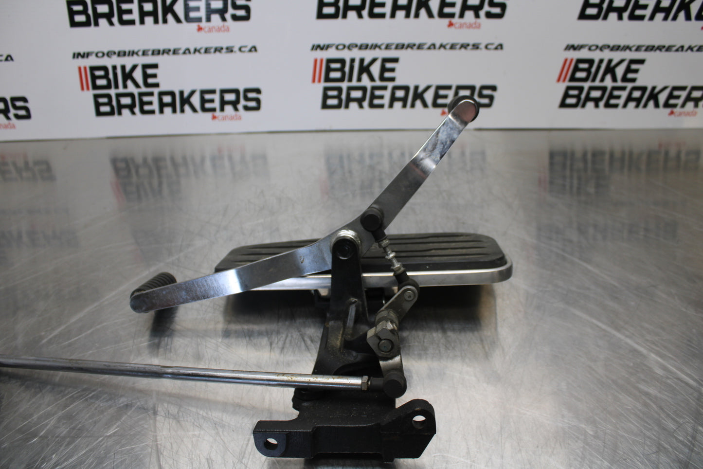09 YAMAHA ROYAL STAR XVZ1300TF VENTURE LEFT FRONT FOOT REST PEG STEP BB151