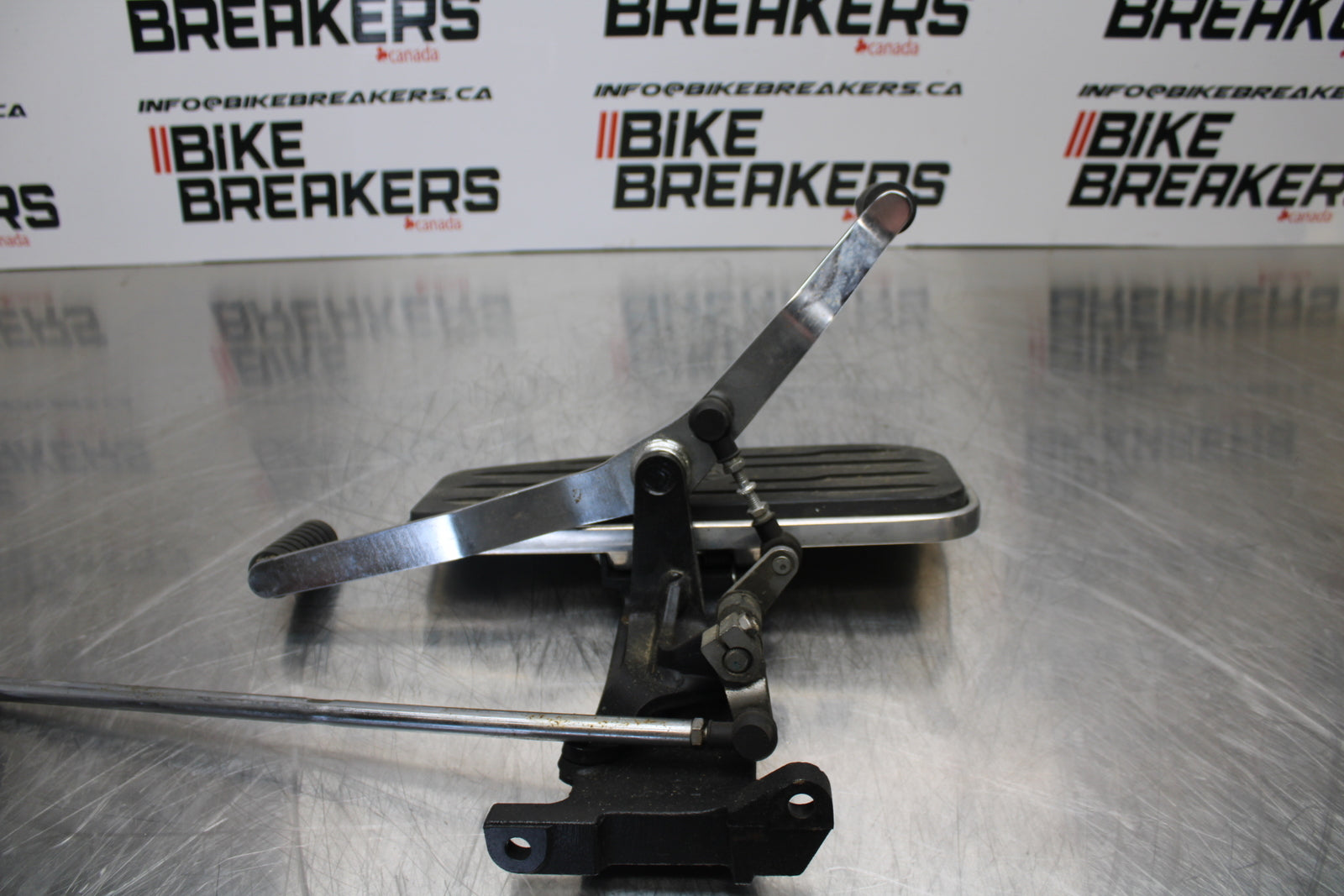 09 YAMAHA ROYAL STAR XVZ1300TF VENTURE LEFT FRONT FOOT REST PEG STEP BB151