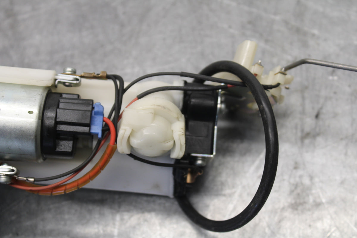 06-07 SUZUKI GSXR 600 FUEL PUMP GAS PETROL SENDER UNIT BB694