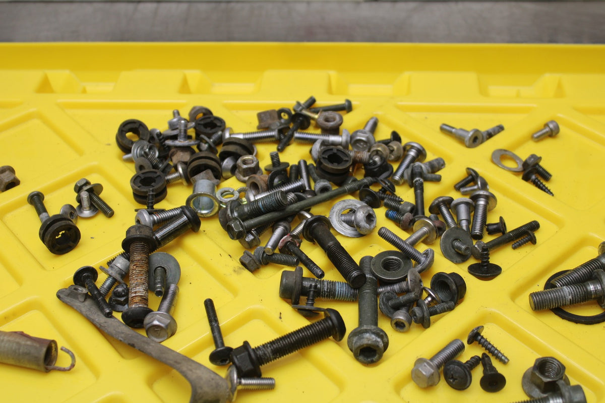 05 YAMAHA YZF R6 MOUNTING BOLTS HARDWARE MOTOR SCREWS BB858
