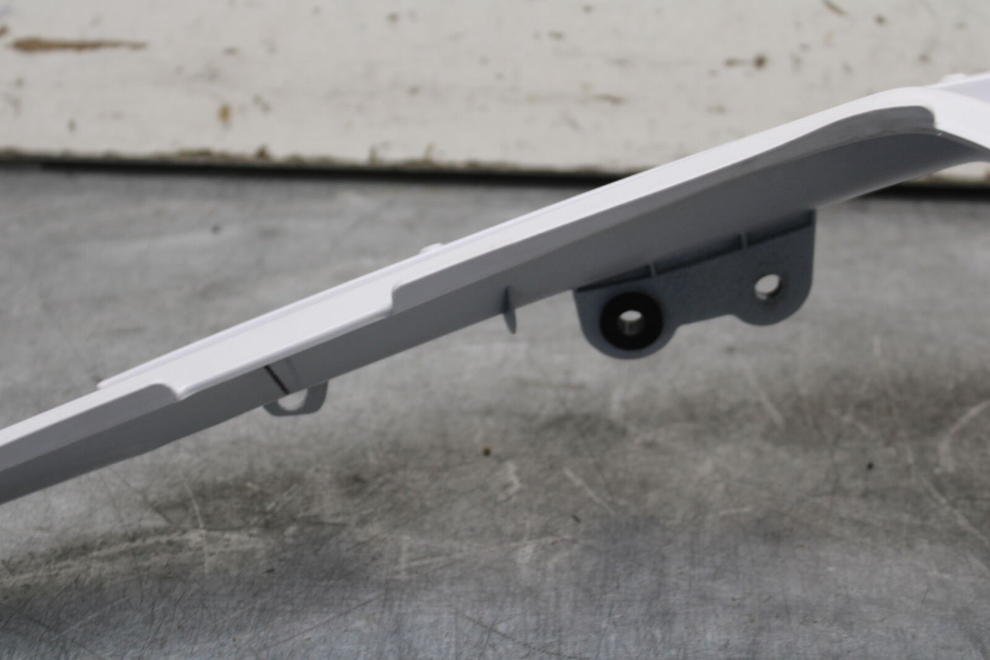 18-23 KAWASAKI NINJA 400 CENTER REAR BACK TAIL FAIRING COWL BB660